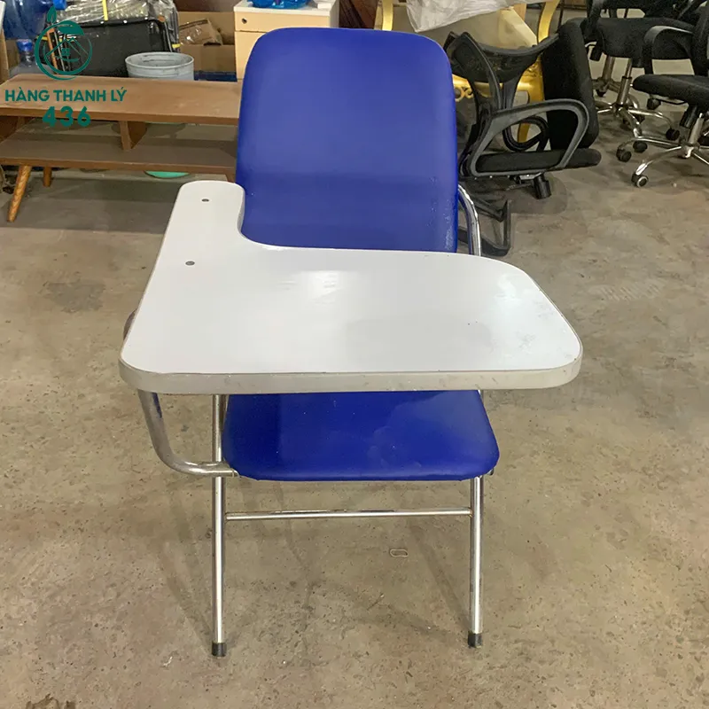 Thanh lý ghế gấp liền bàn cũ màu xanh trắng, phù hợp cho không gian học tập linh hoạt