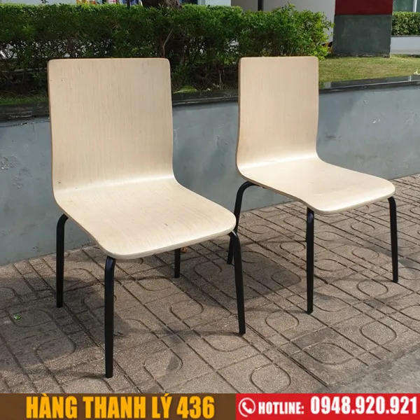 Ghế học sinh cũ có tựa lưng, khung sắt chắc chắn