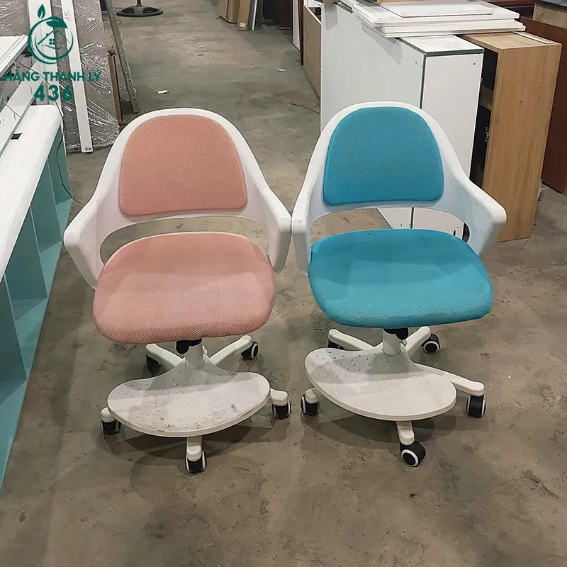 Ghế học sinh cũ bọc đệm chân trắng, kiểu dáng hiện đại