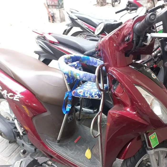 Ghế inox ngồi xe máy Vision cho bé - Hình 1