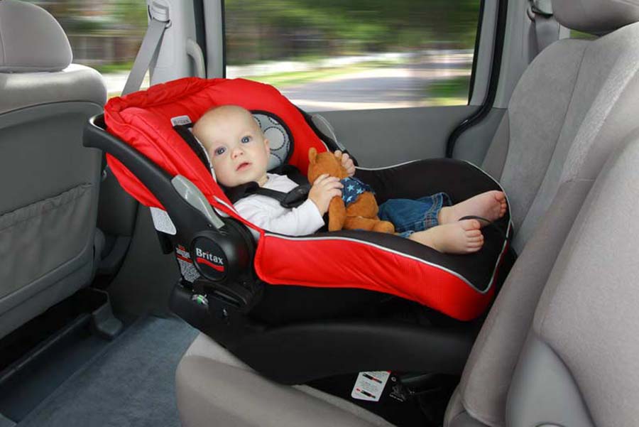 Ghế Ngồi Xe Hơi Cho Bé: Chọn Lựa An Toàn Tối Ưu Từ Sơ Sinh Đến 1 Tuổi