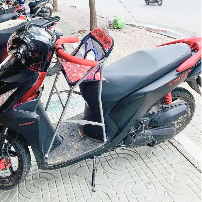 Ghế ngồi phía trước gấp gọn cho bé xe máy Vision