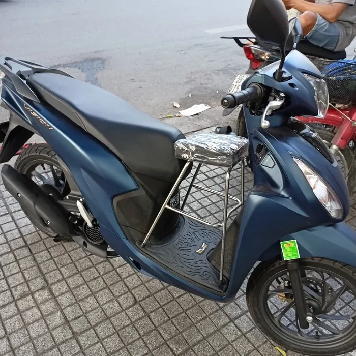 Ghế ngồi phía trước xe máy Vision không tựa