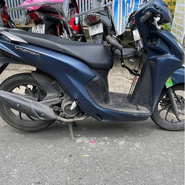 Ghế ngồi xe máy gấp gọn phía trước xe Vision