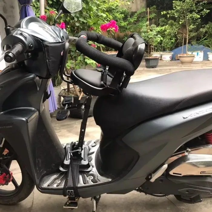 Ghế ngồi xe máy Vision cho bé xoay ngã 80 độ có giảm xóc - Màu đen