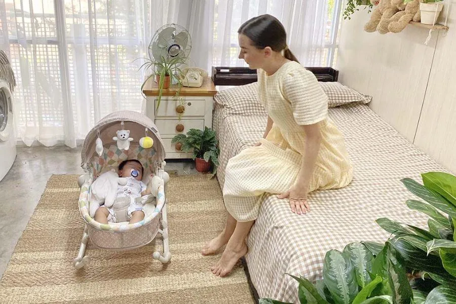 Lưu ý an toàn quan trọng khi cho trẻ sơ sinh nằm ngủ trên ghế rung loại nào tốt