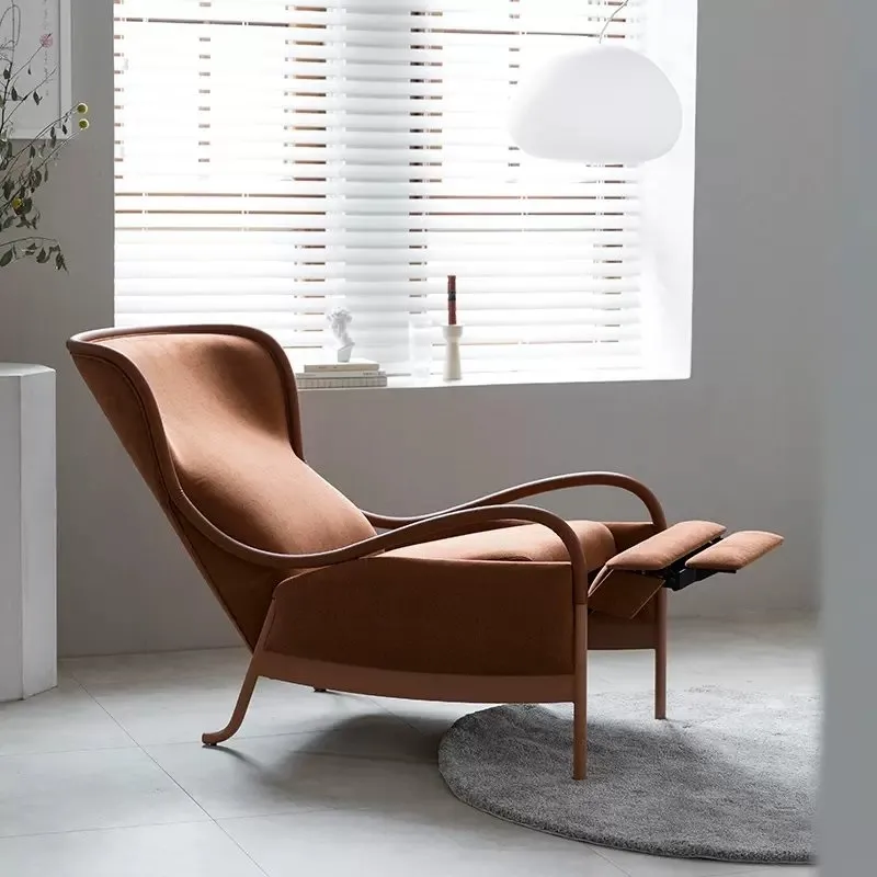 Ghế sofa đơn thường được dùng để tạo điểm nhấn hoặc kết hợp với sofa băng