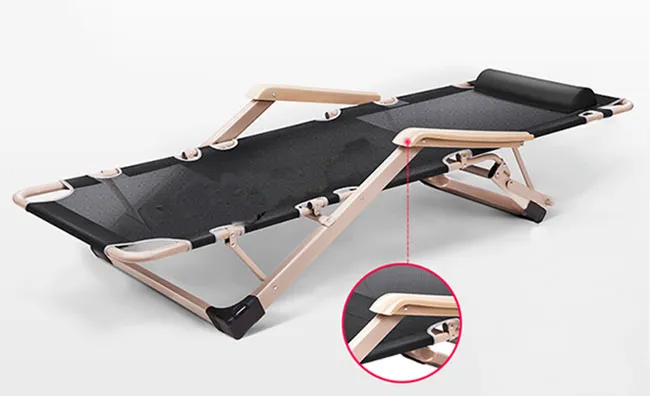 Chiếc ghế xếp ngủ trưa màu sắc tươi mới, mang lại sự thư giãn cho nhân viên văn phòng