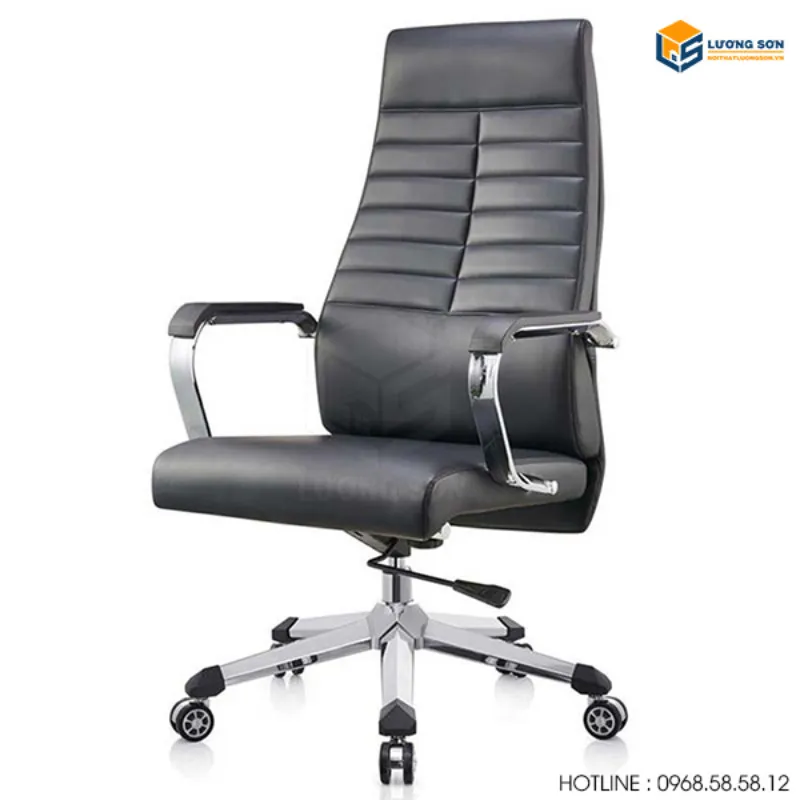 Alt text: Ghế xoay giám đốc bọc da màu đen, thiết kế hiện đại, có tựa tay vững chắc