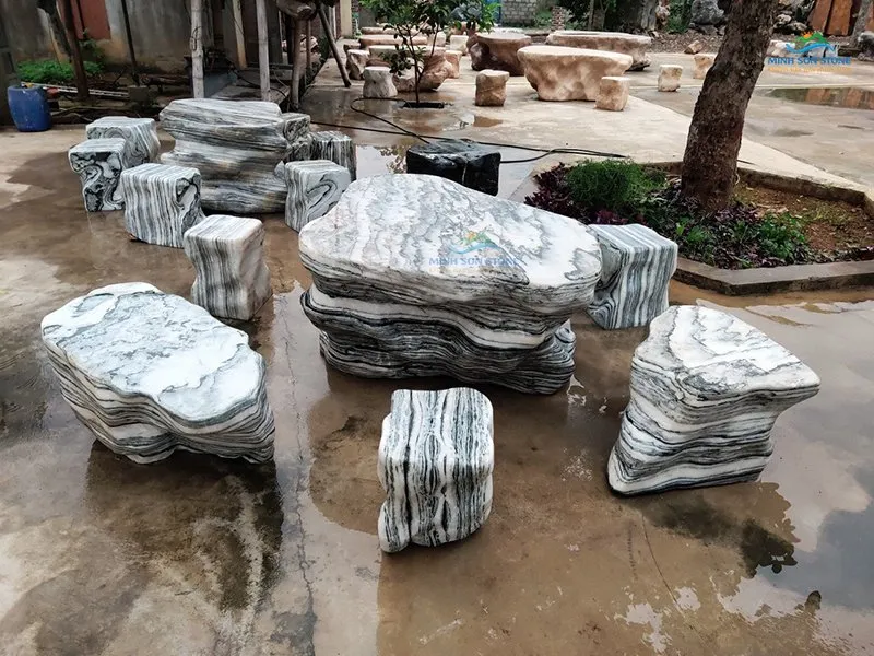 Bàn ghế đá tuyết sơn độc lạ giá luôn cao hơn so với loại bàn ghế khác