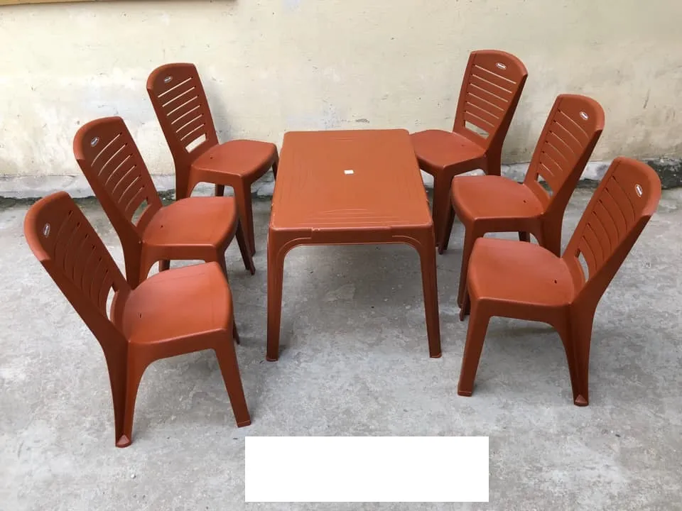 Giá bàn ghế nhựa quán ăn phải chăng giúp tối ưu ngân sách