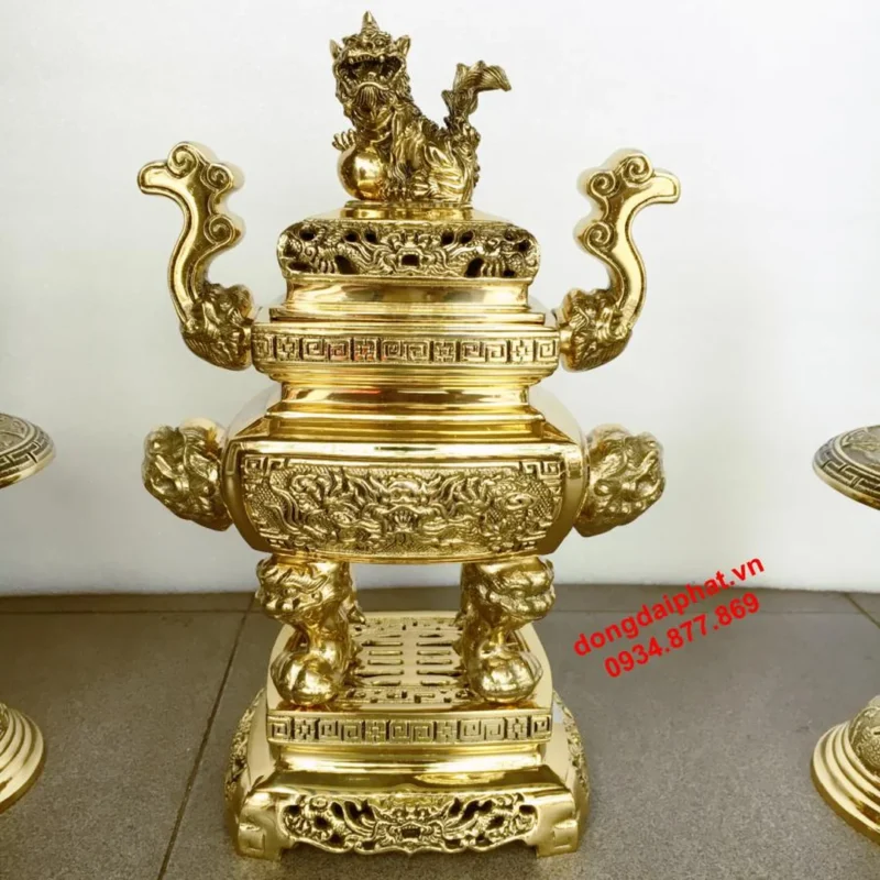 Cửa hàng trưng bày lư đồng bàn thờ Vĩnh Tiến giá bộ lư đồng bàn thờ tại cửa hàng đồ đồng Vĩnh Tiến
