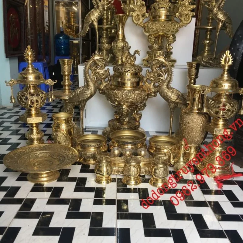 Nhiều kích thước lư đồng Vĩnh Tiến dùng cho bàn thờ gia tiên giá bộ lư đồng bàn thờ với nhiều kích thước lư đồng Vĩnh Tiến