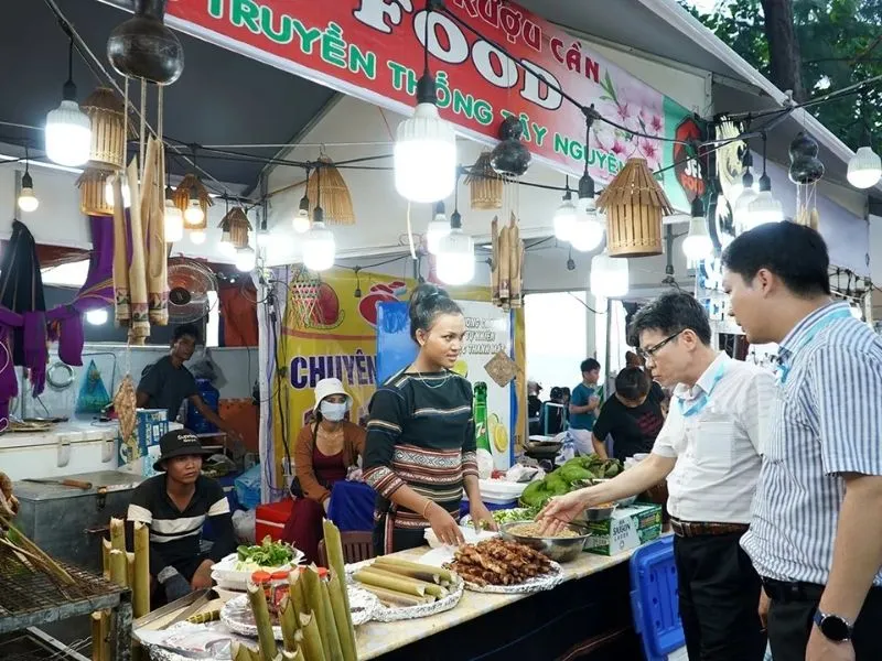 Gian hàng ẩm thực