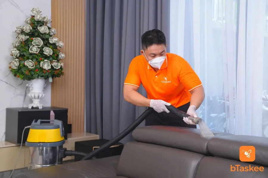 Sử dụng dịch vụ giặt ghế sofa chuyên nghiệp của bTaskee giúp bạn làm sạch vết bẩn tối ưu nhất