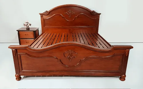 Giường gỗ Cẩm Lai đơn giản có thiết kế hình bông sen tạo điểm nhấn thu hút