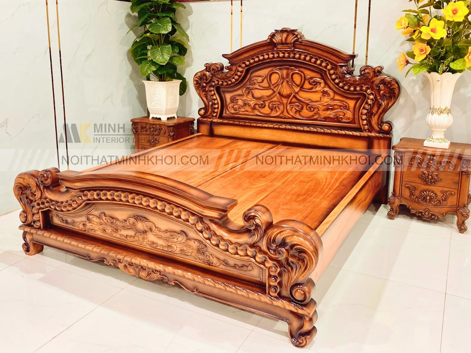 Giường Gỗ Gõ Đỏ Cao Cấp với đường nét chạm khắc tinh xảo