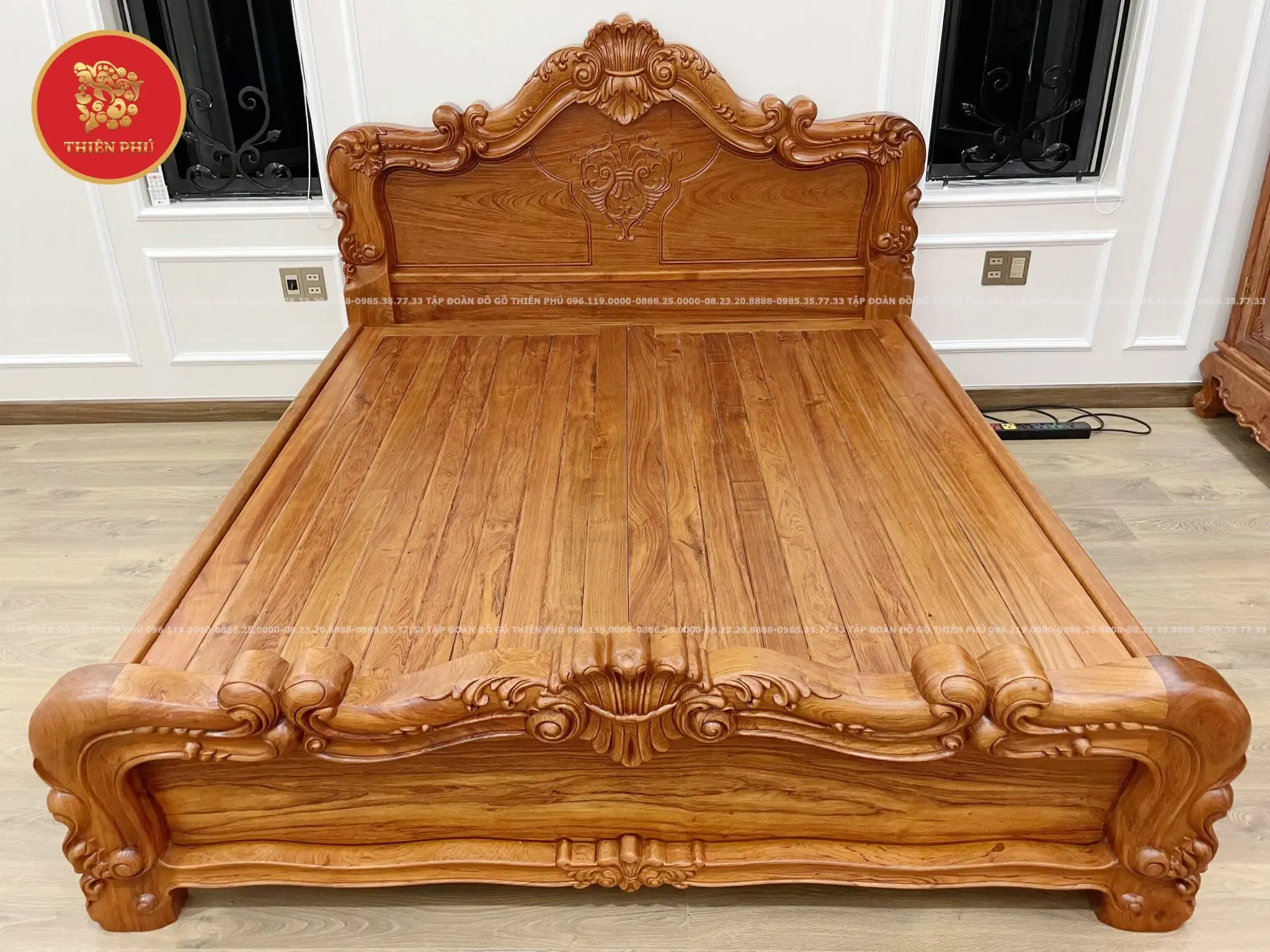 Giường tân cổ điển gỗ gõ đỏ mang vẻ đẹp tao nhã và lịch thiệp