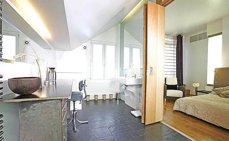 Đặt giường ngủ đối diện phòng vệ sinh ảnh hưởng đến giấc ngủ và sức khỏe của chủ nhân căn phòng