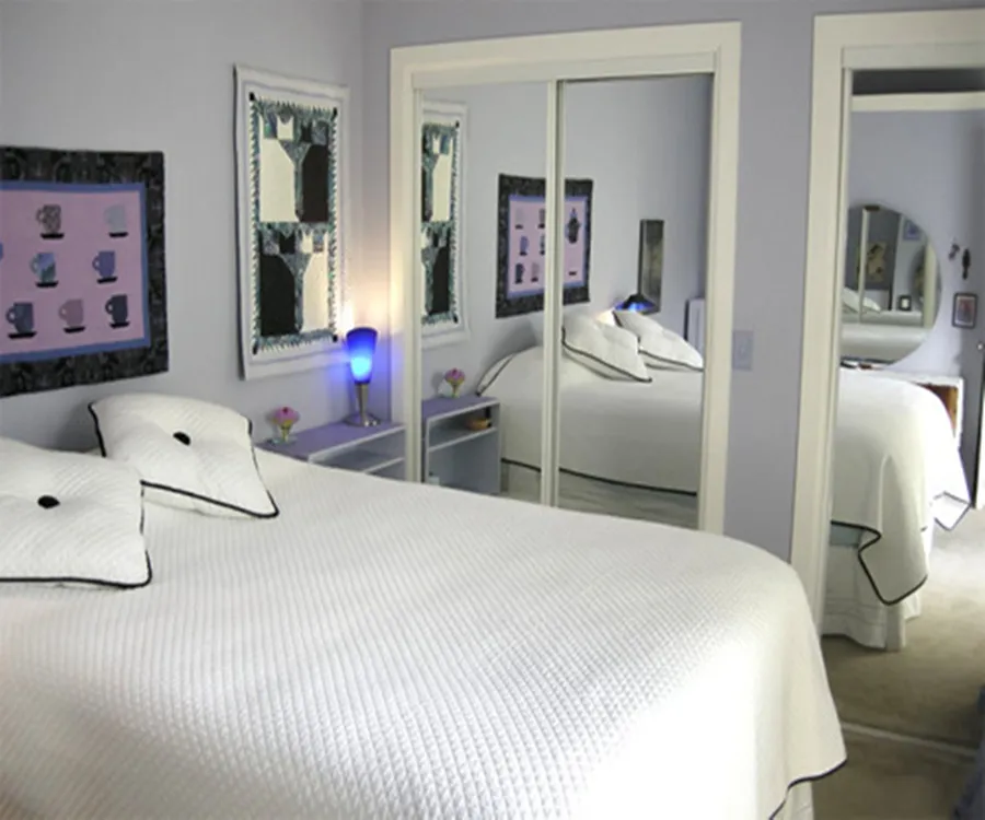 Gương không nên chiếu vào giường ngủ