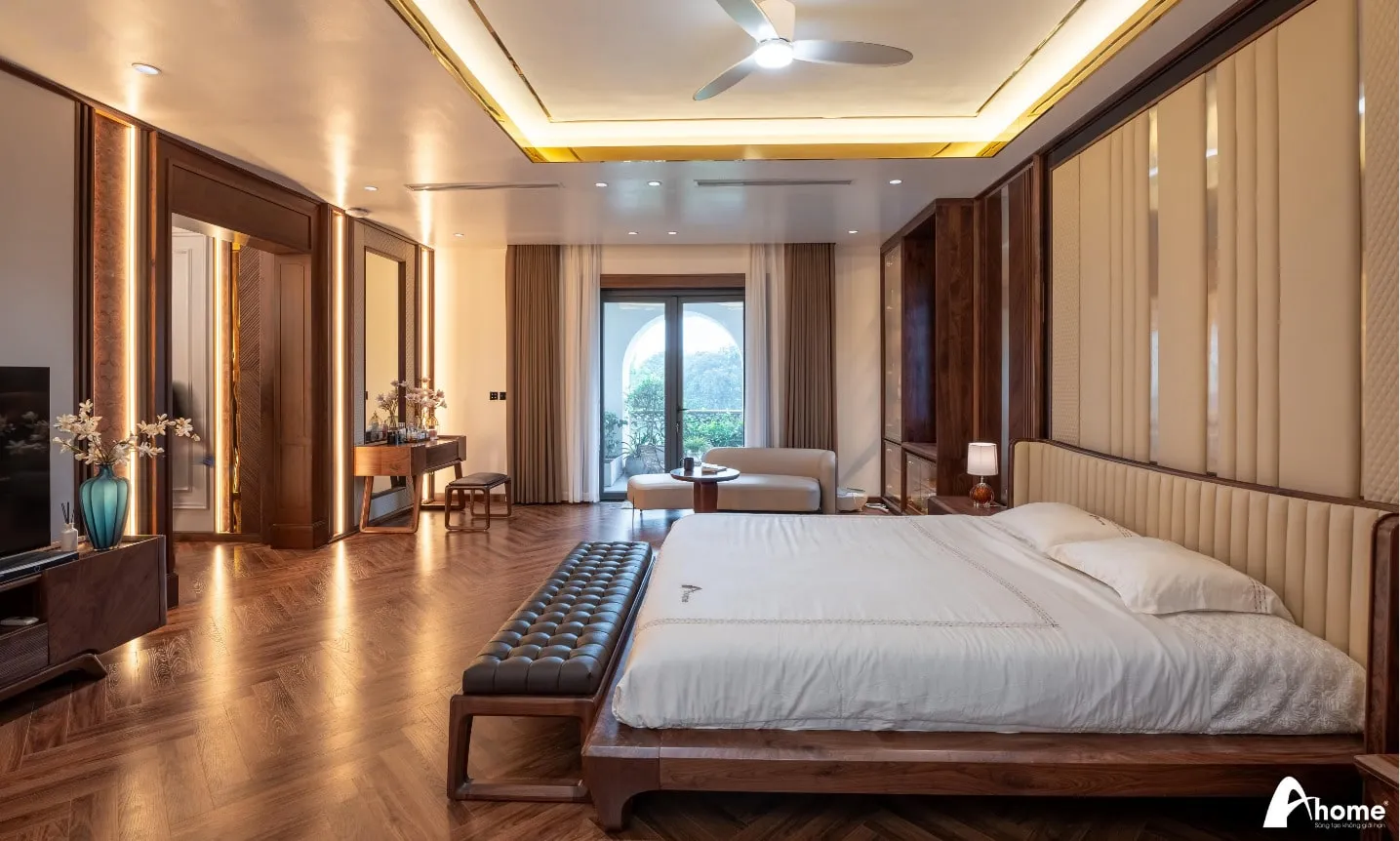 Giường gỗ óc chó hiện đại với đầu giường thấp, chân vát