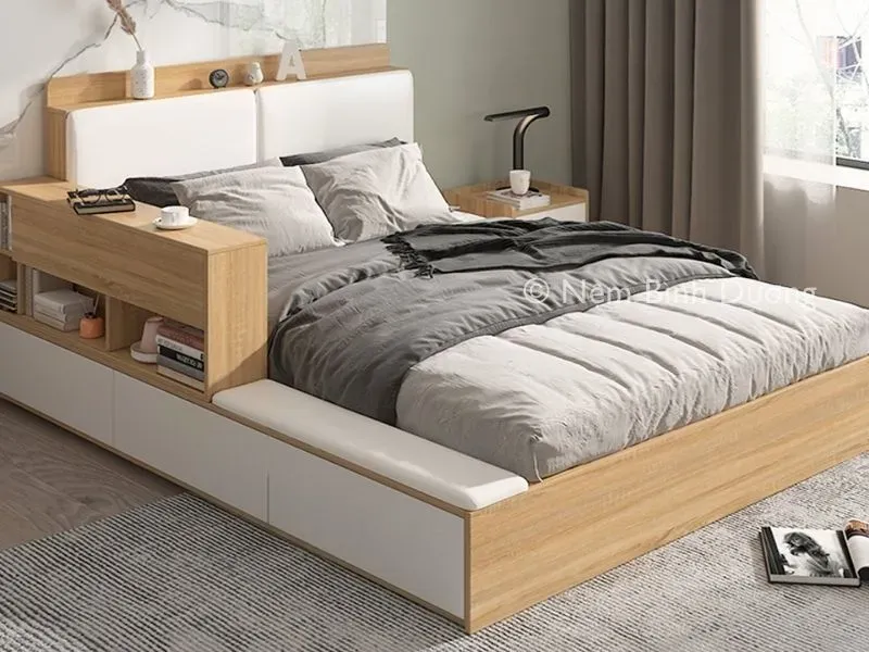 Giường ngủ gỗ tự nhiên kiểu dáng hiện đại trong phòng ngủ có cửa sổ