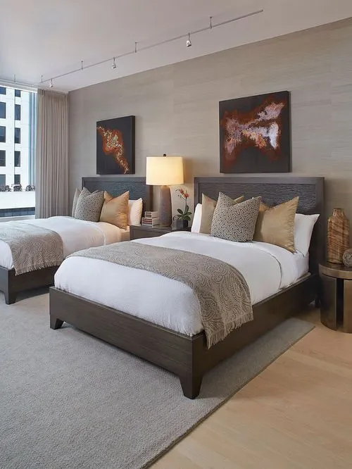 Phòng nghỉ với giường bọc vải cao cấp