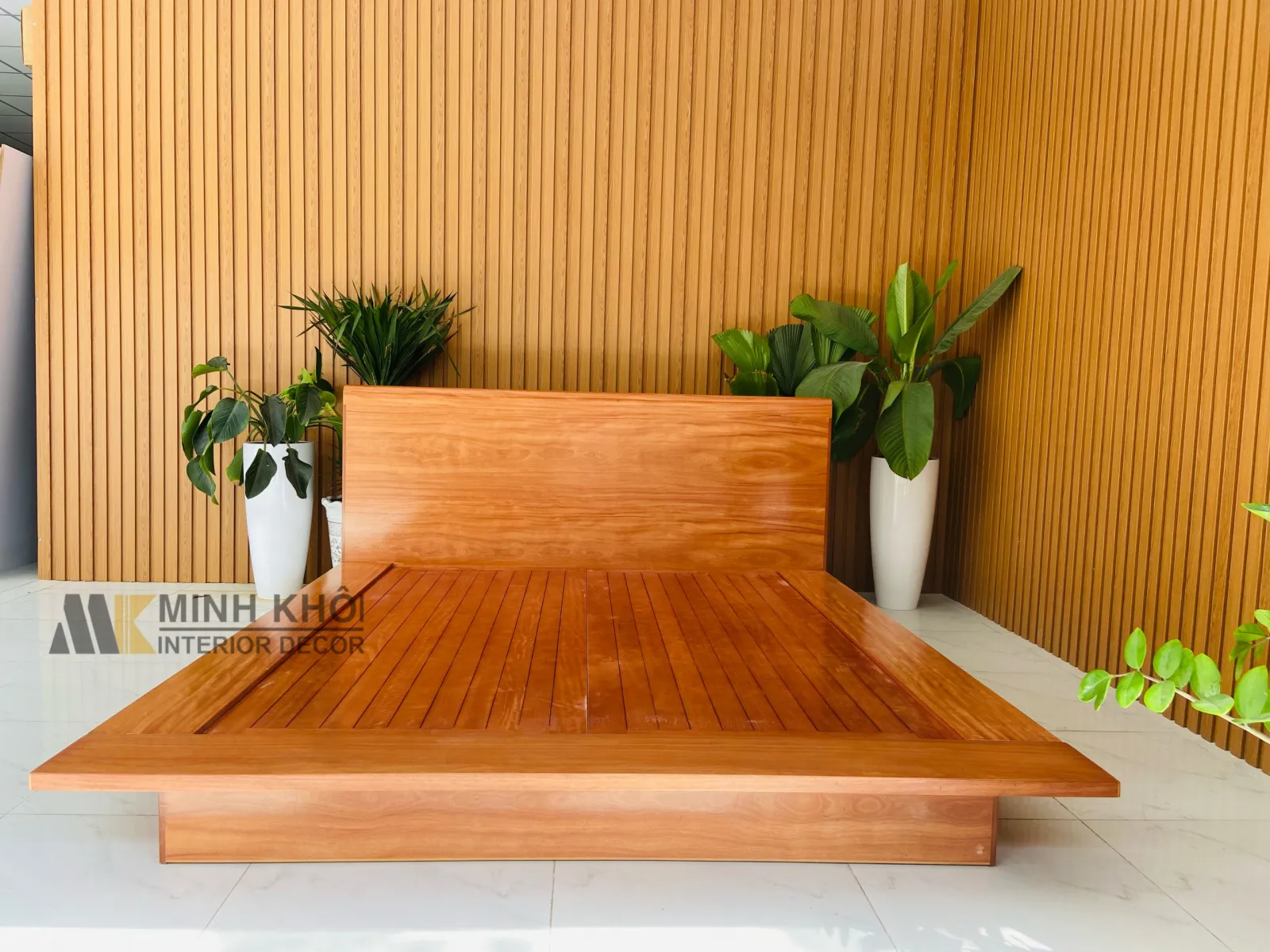 Giường Ngủ Gỗ Tự Nhiên Kiểu Nhật với thiết kế dạng bệt tối giản