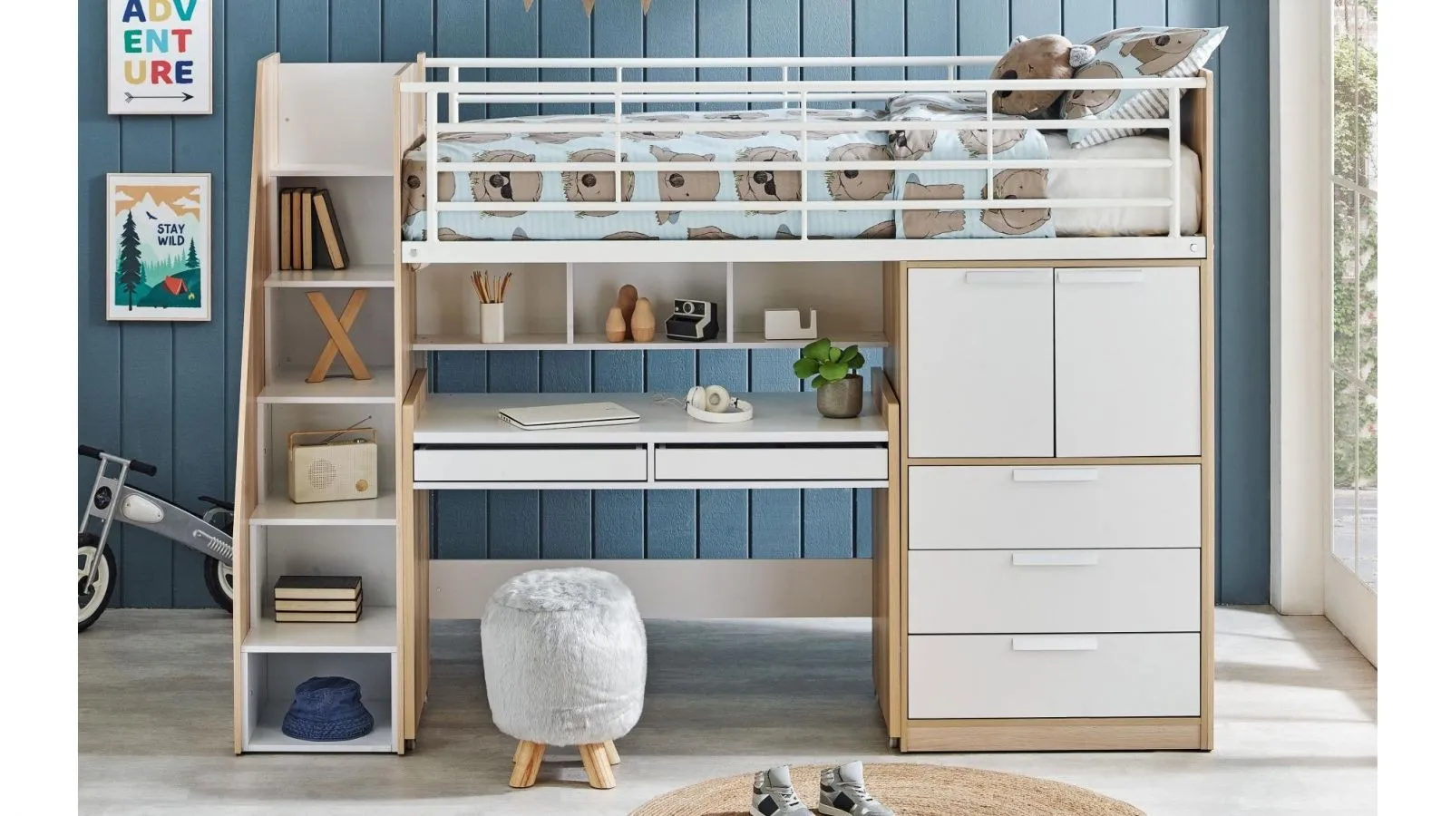 Mẫu 15. Giường tầng với nhiều chi tiết như giường, tủ quần áo, bàn học, kệ sách... làm cho sản phẩm có nhiều công năng hơn và tiết kiệm diện tích.