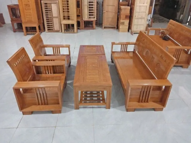 Bàn ghế gỗ đinh hương được chạm khắc tinh xảo