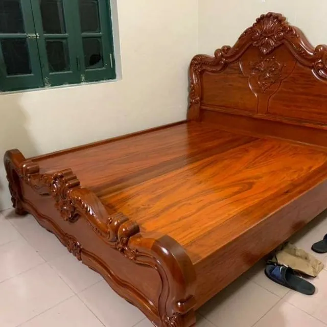 Sản phẩm giường ngủ từ gỗ gụ cao cấp, bền bỉ và chắc chắn