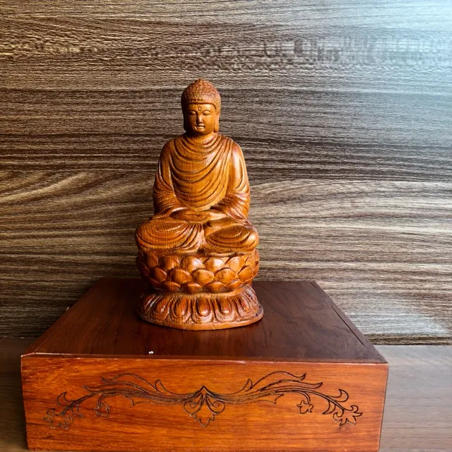 Tượng phật làm từ gỗ gụ được các tay chơi đồ gỗ săn đón