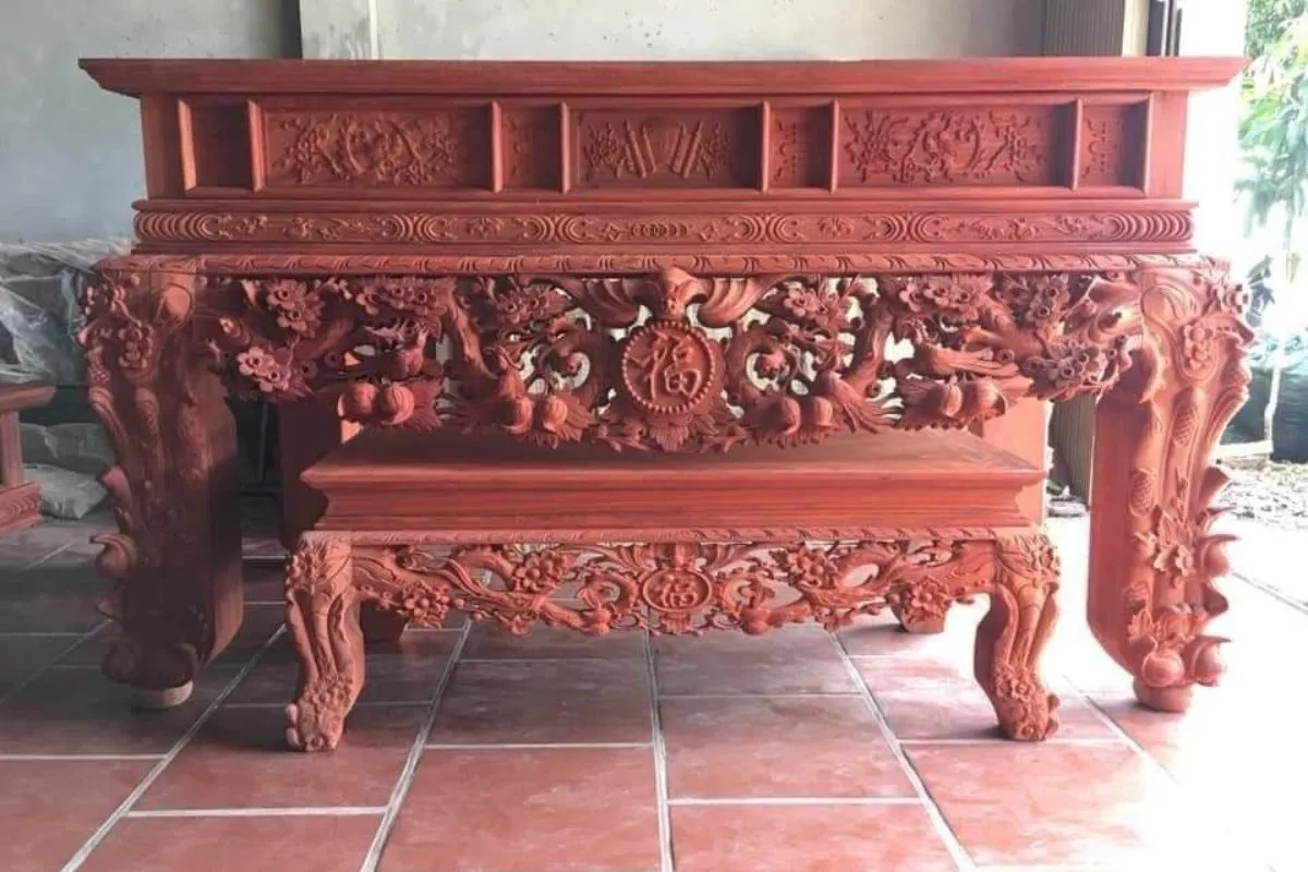 Bàn thờ gỗ hương