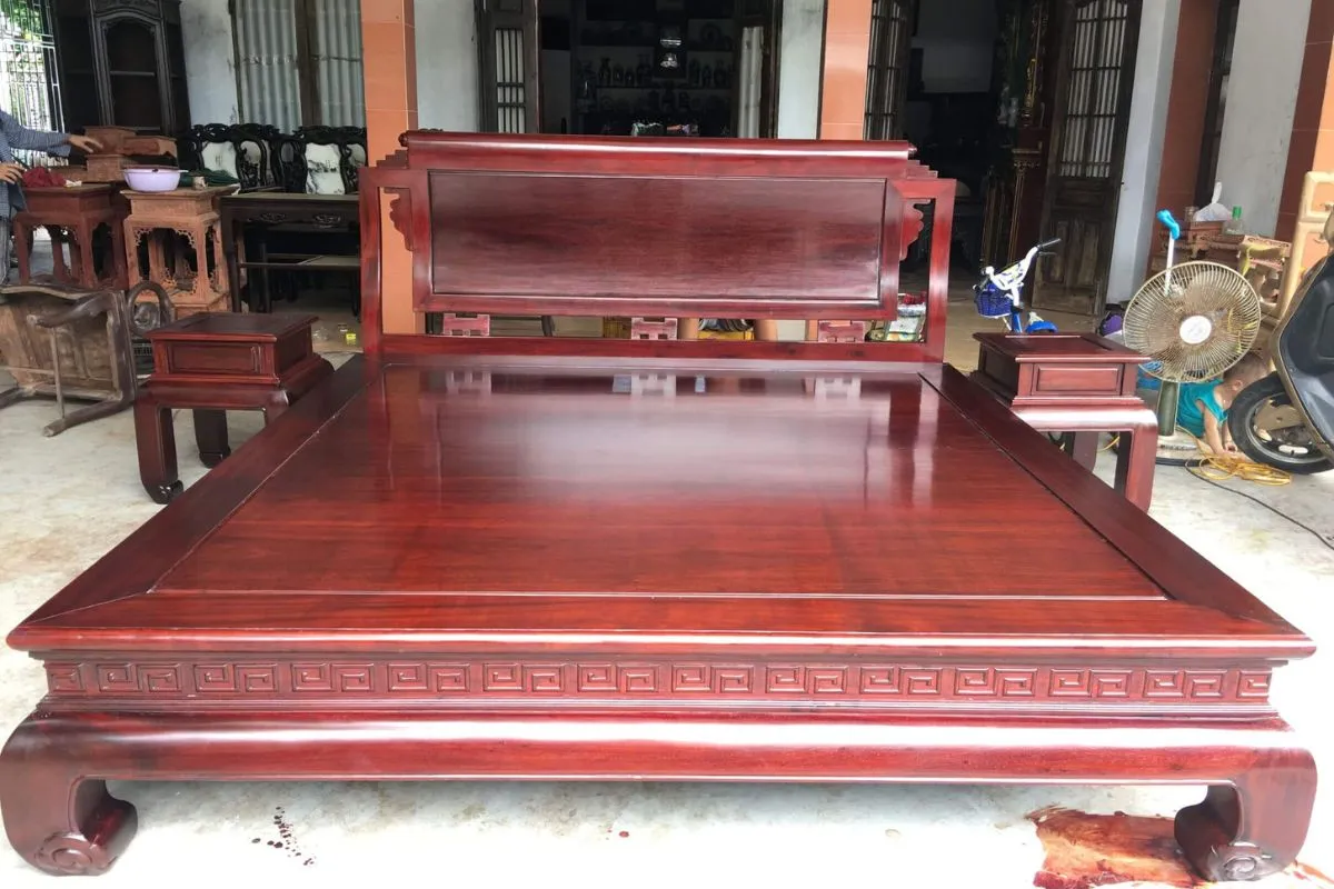 Giường gỗ hương
