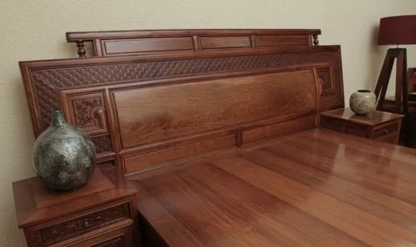 giường gỗ hương cổ điển