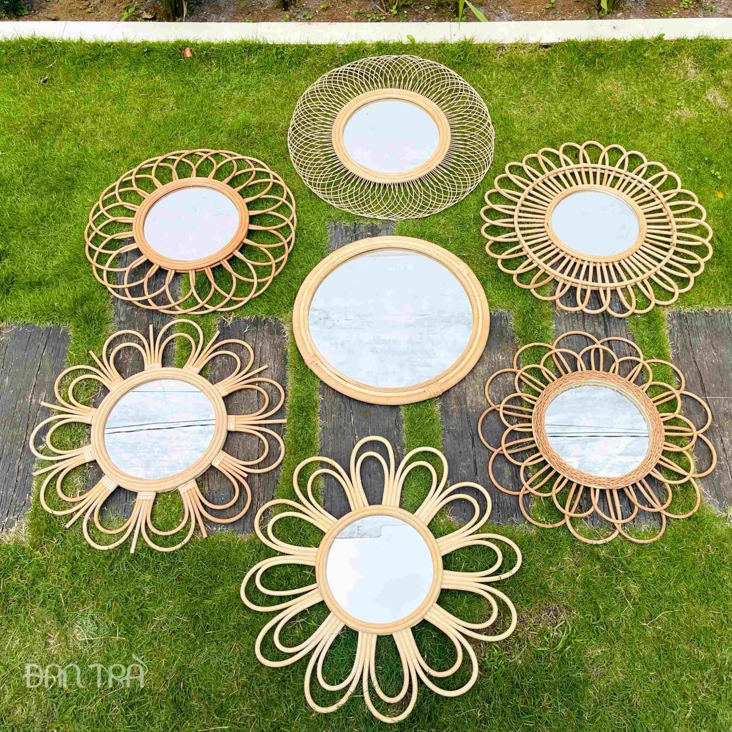 Bạn có thể chọn mẫu gương hoa tuỳ thich