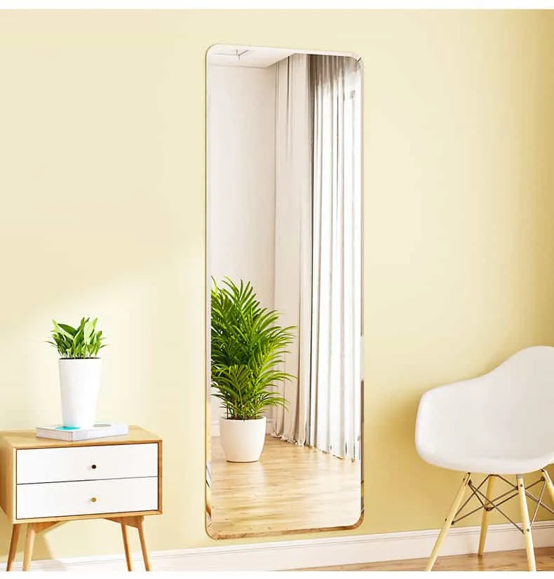 Hướng dẫn vệ sinh và bảo quản gương dán tủ quần áo đúng cách