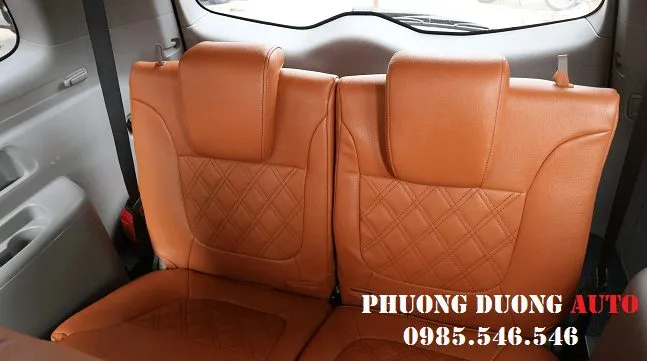 Hàng ghế sau xe 7 chỗ được bọc da với thiết kế đẹp, tăng tính thẩm mỹ cho xe