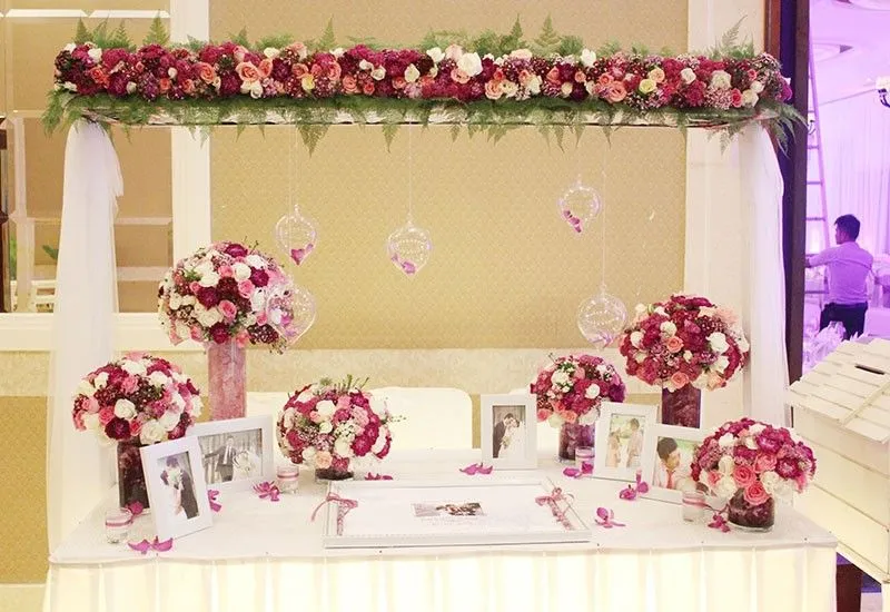 Cắm hoa để bàn đón khách phong cách tối giản