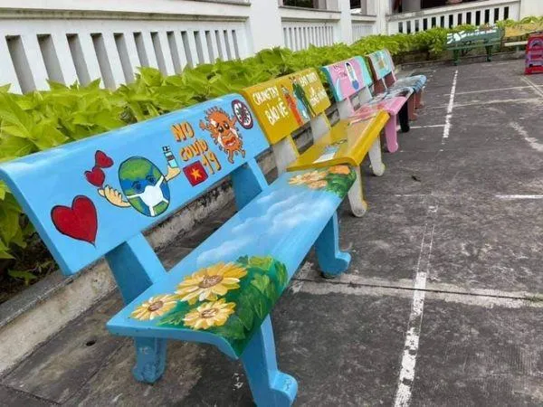 Hoàn thiện bản vẽ với các kỹ thuật tạo bóng giúp cách vẽ ghế đá đơn giản trở nên sinh động