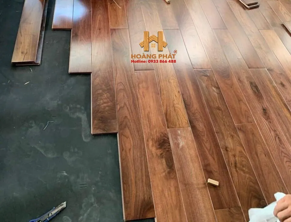 Sàn gỗ Walnut có bề mặt sang trọng