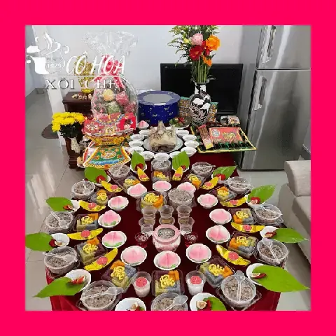 Bố cục hai tầng mâm lễ vật thể hiện sự tôn kính với 12 Bà Mụ và 3 Đức Ông