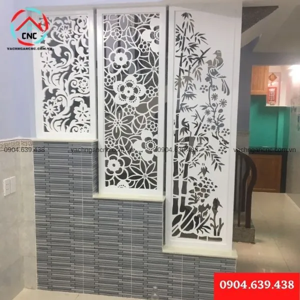 Vách ngăn cầu thang với họa tiết CNC