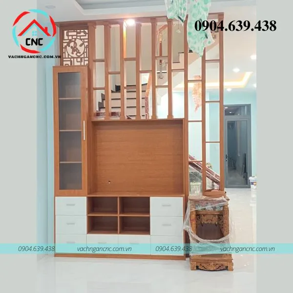 Vách ngăn cầu thang tam cấp