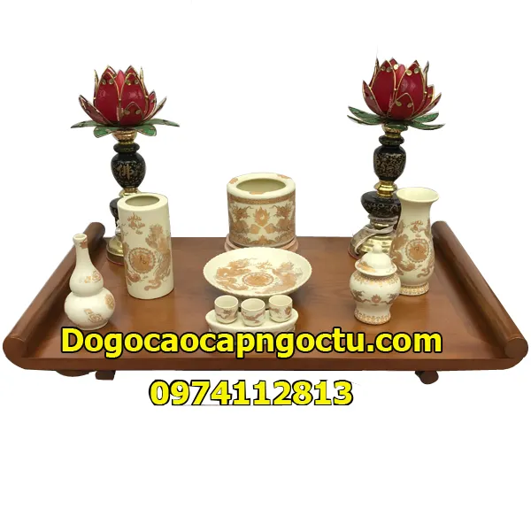 Mẫu bàn thờ treo tường gỗ hương cao cấp với thiết kế hiện đại và vân gỗ tự nhiên