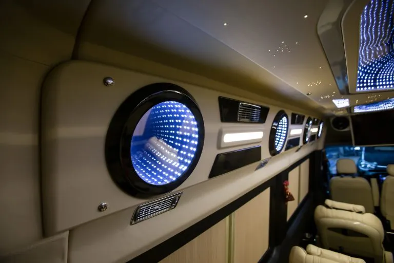 xe limousine có ghế massage đi vũng tàu