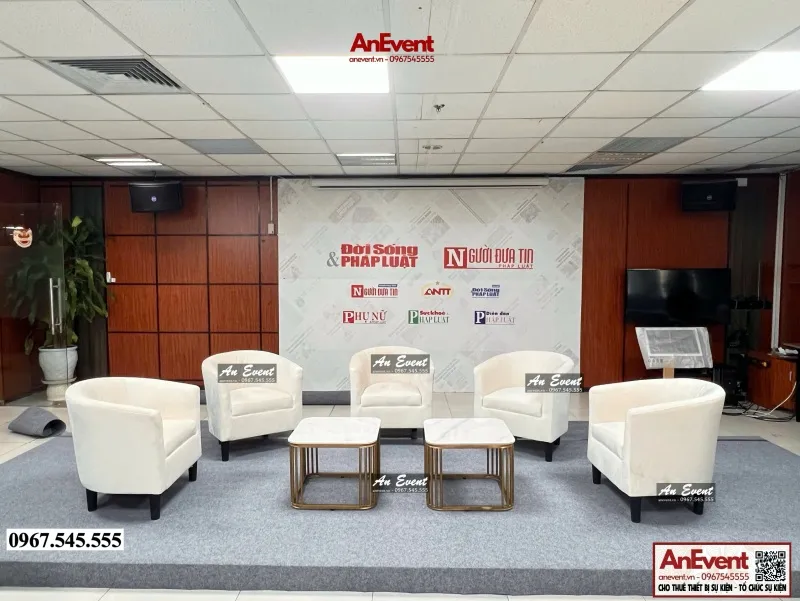 Cho thuê bàn ghế sofa nhỏ gọn