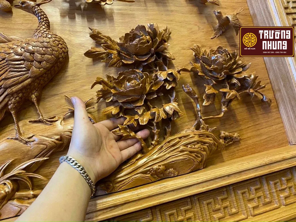 Tranh tích gỗ gụ chạm khắc tinh xảo từng nhân vật lịch sử