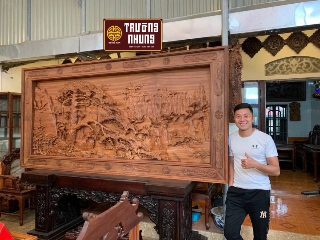 Tranh gỗ vinh quy bái tổ giáo dục truyền thống cho con cháu