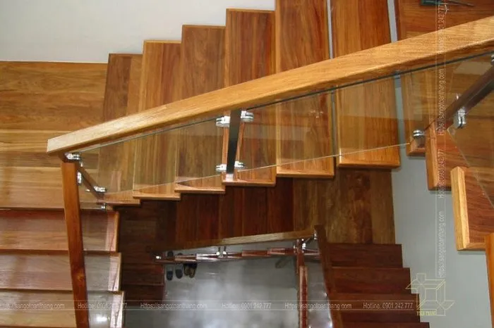 Mặt bậc cầu thang gỗ Teak phù hợp phong cách Indochine